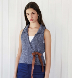 13 Gilet sans manches cache-coeur en Debbie Bliss Cotton Denim Dk